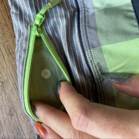 Rarer Lululemon Speed Short Checkmate - Faded Zap size 4 - Picture 5 of 6